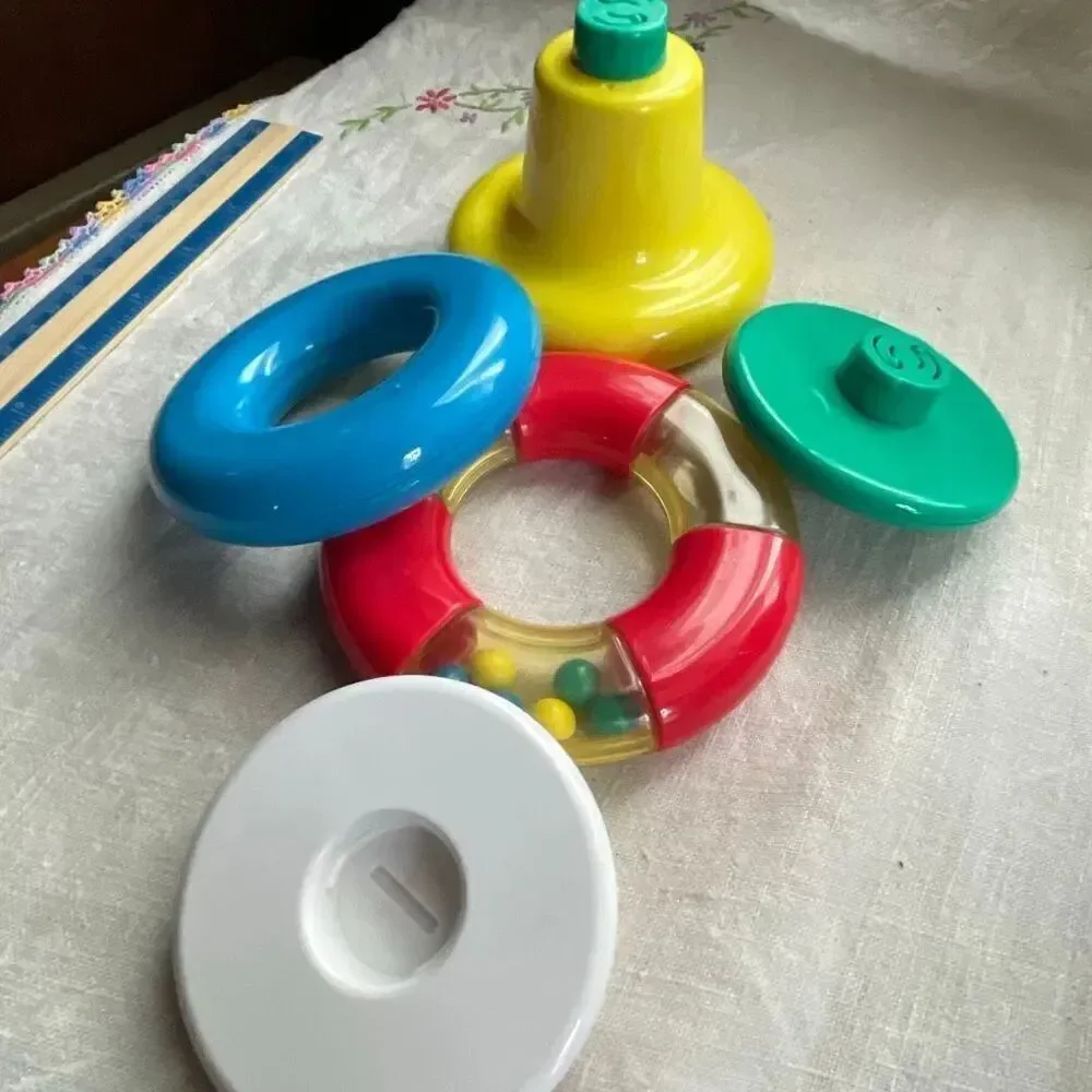 1996, Ring ‘n Roll Gerber Products Co. Toy Biz, Inc roundish rolling rattle infa